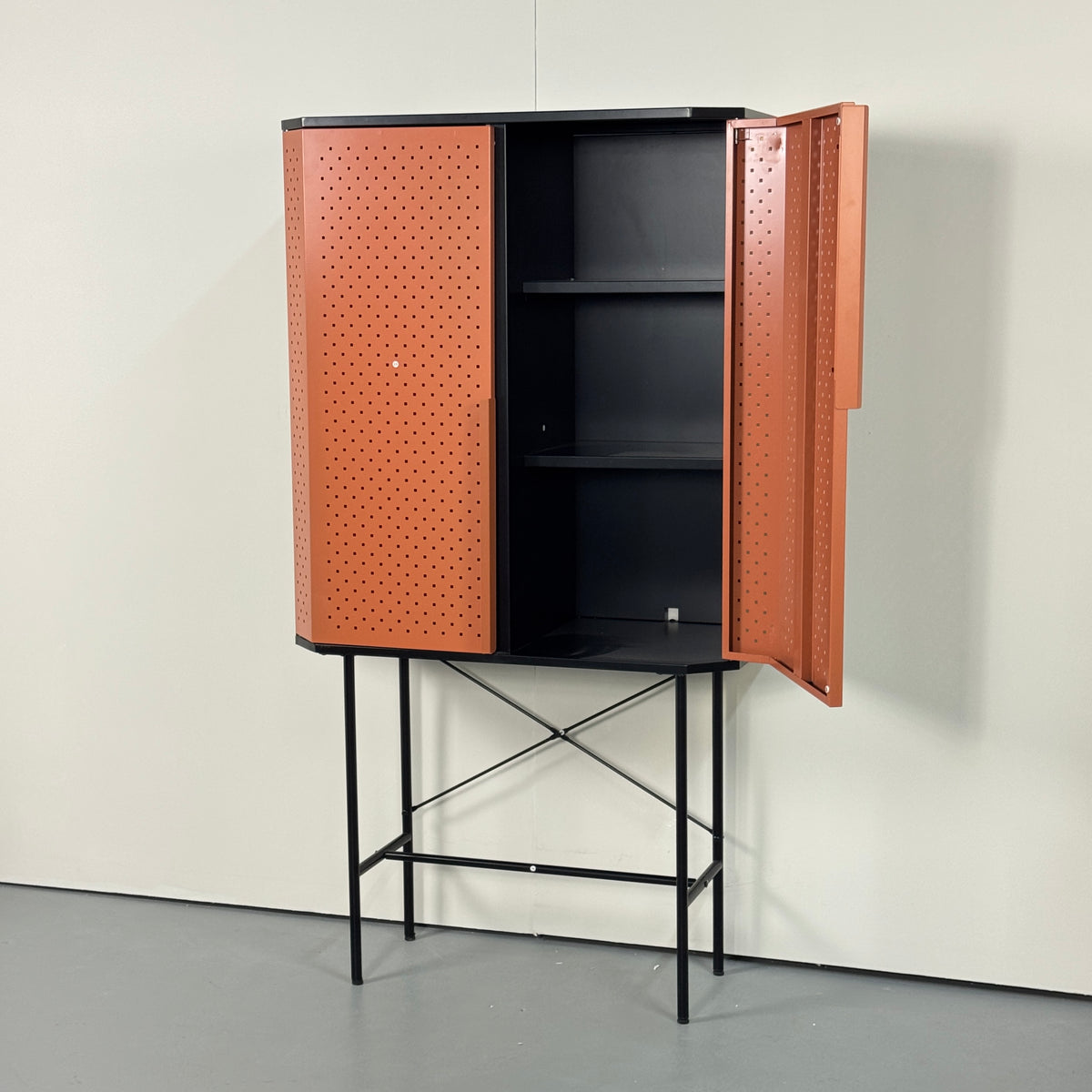 MUSTER | Geschirrschrank | Orange/Schwarz