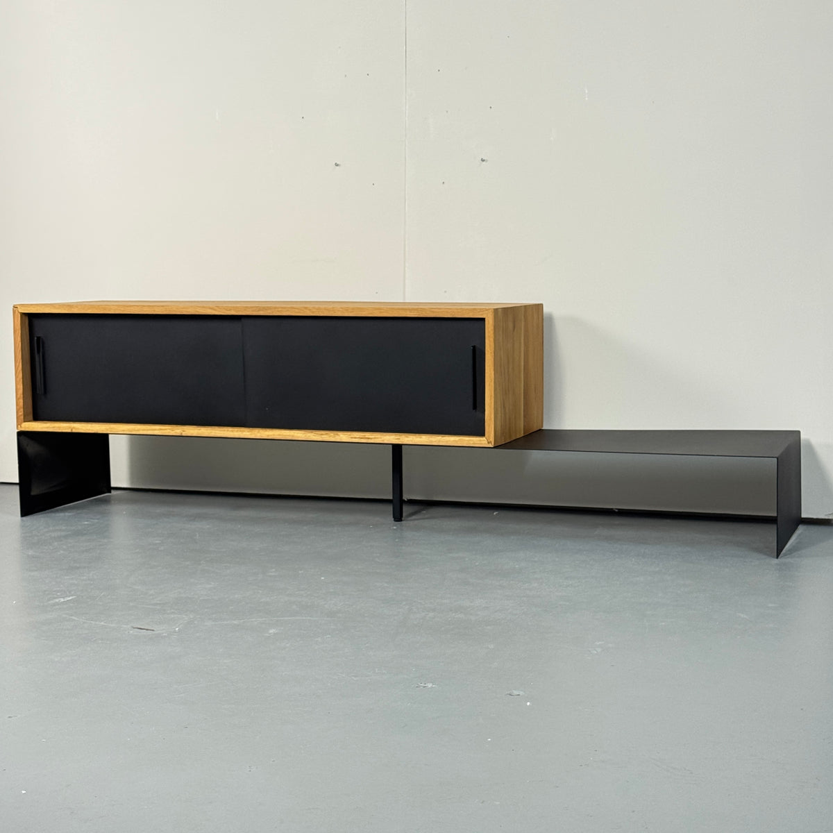 MUSTER | TV-Schrank | Schwarz/Eiche
