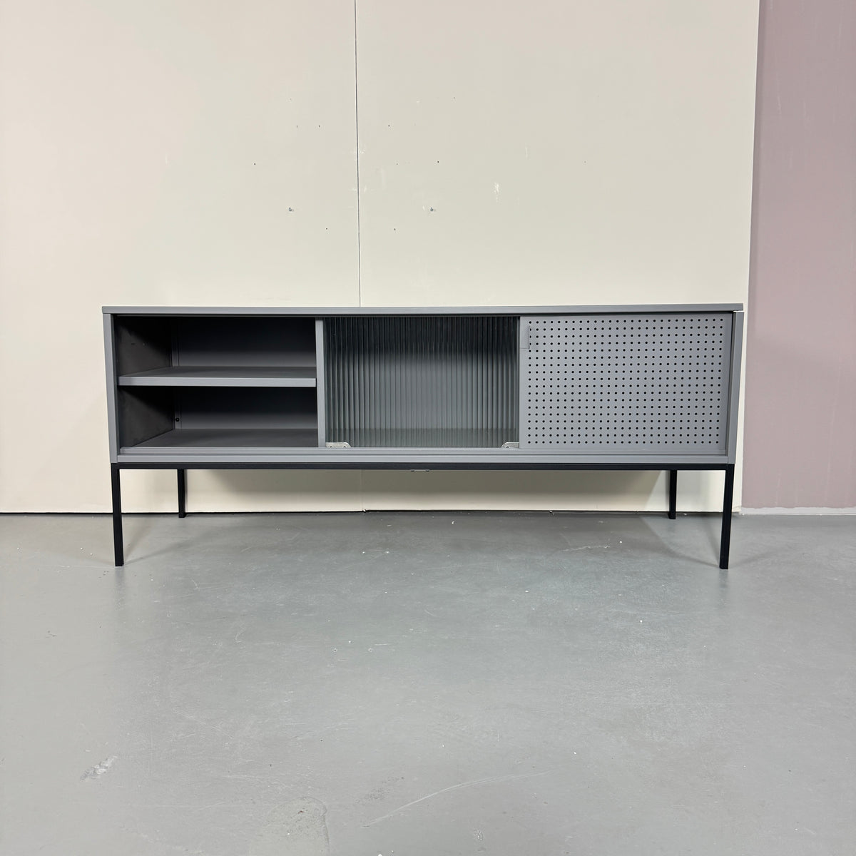 MUSTER | TV-Möbel | Grau