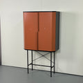 MUSTER | Geschirrschrank | Orange/Schwarz