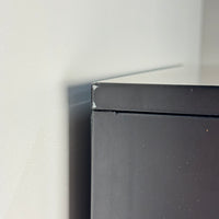 MUSTER | Geschirrschrank | Orange/Schwarz