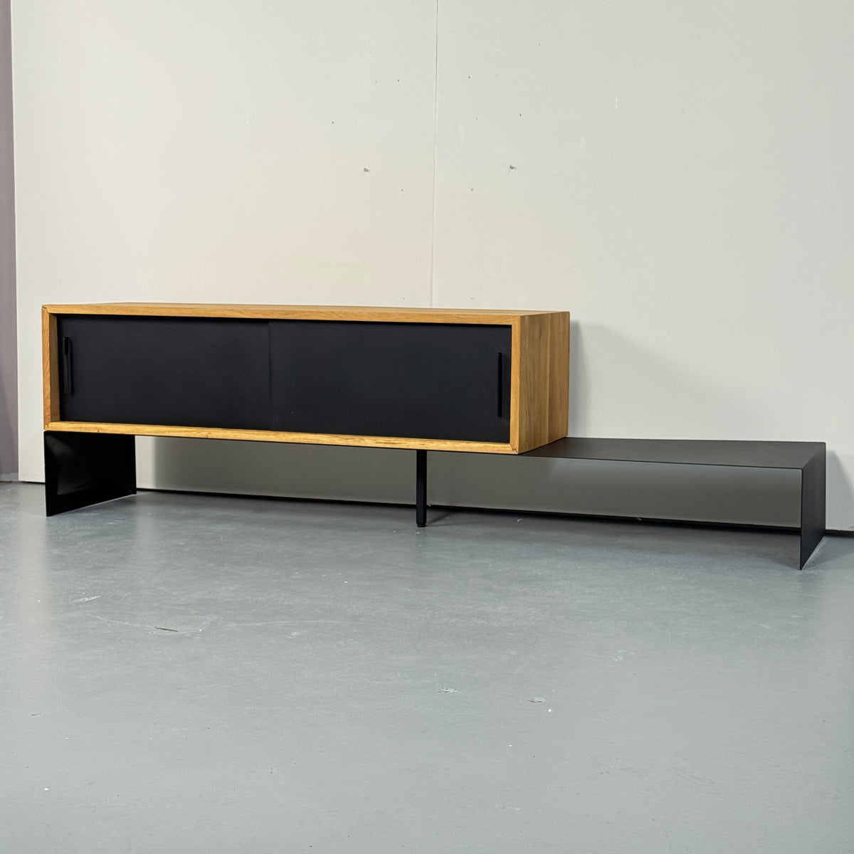 MUSTER | TV-Schrank | Schwarz/Eiche